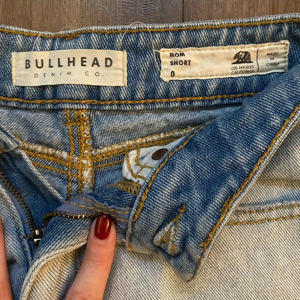 Size 0 Light-wash Cuffed Bullhead Mom Shorts